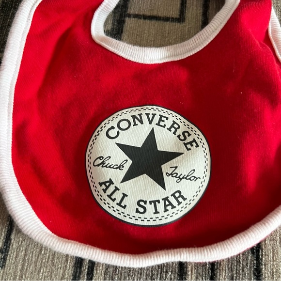 Converse baby bib, classic red and white- New without tags - Picture 2 of 6